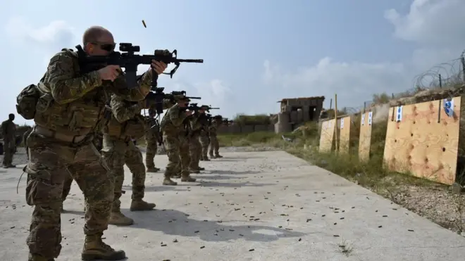 اس وقت مجموعی طور پر سولہ ہزار امریکی فوجی افغانستان میں موجود ہیں