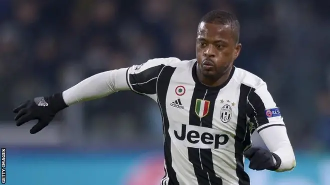 Meneja wa zamani wa Juventus Massimiliano Allegri angependelea mchezaji wa zamani wa safu ya ulinzi Manchester United Patrice Evra kujiunga na makocha wasaidizi katika Old Trafford