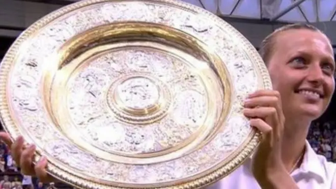 بترا كفيتوفا أثناء تتويجها ببطولة ويمبلدون للمرة الثانية في عام 2014