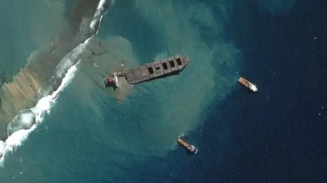 MV Wakashio as it breaks up