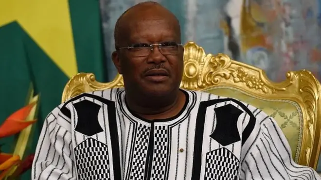 Le président burkinabè Roch Marc Christian Kaboré a cédé le poste de ministre de la Défense à l'occasion d'un remaniement ministériel annoncé lundi soir.