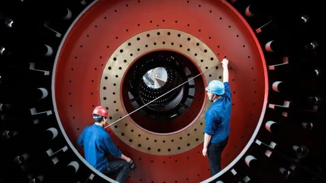 수출용 장비를 생산하는 장쑤성의 근로자들