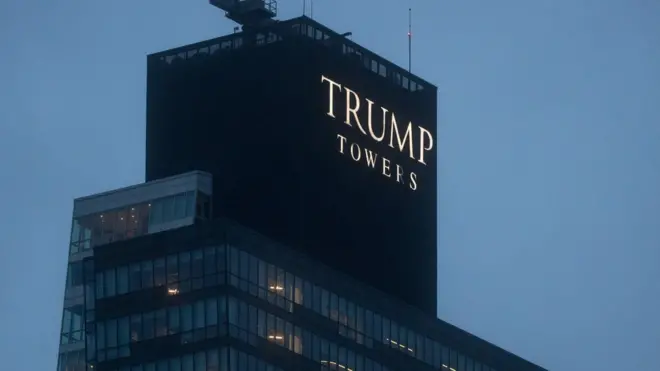 Trump Towers di Istanbul, Turki, merupakan salah satu usaha dalam kerajaan bisnis Donald Trump.