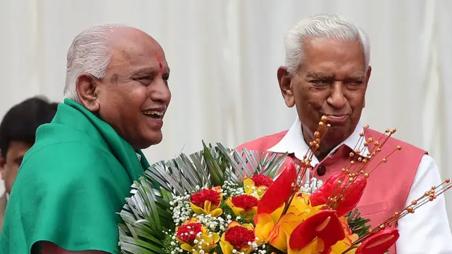 राज्यपाल वजुभाई वाला के साथ बीएस येदियुरप्पा