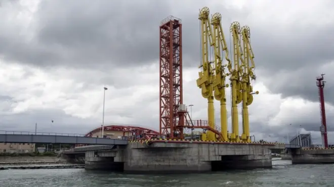 ကျောက်ဖြူ ရေနက် ဆိပ်ကမ်း