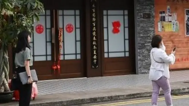 Dua perempuan tertular di toko produk kesehatan China.