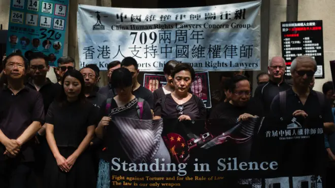 香港中国维权律师关注组成员与支持者在香港终审法院门外默站纪念“709大抓捕”（9/7/2017）