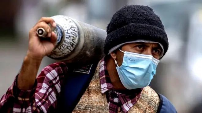 नेपाल में अब तक कोरोना से 4000 लोगों की मौत हो चुकी है और ये आंकड़े लगातार बढ़ रहे हैं.