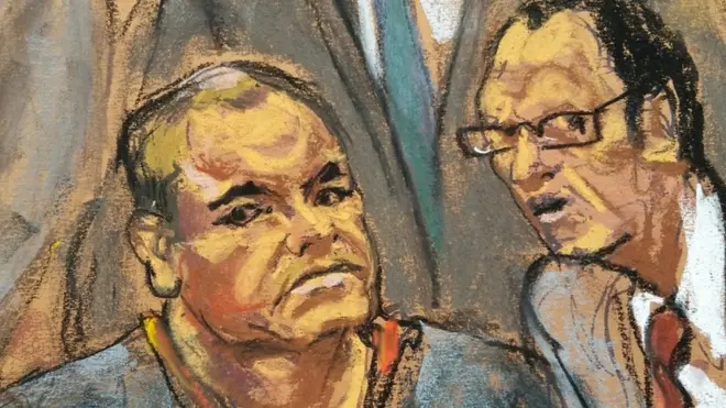 El Chapo permaneció escuchando al traductor.