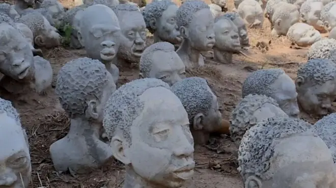 بالفيديو: فنان أفريقي يجسد أسلافه في العبودية