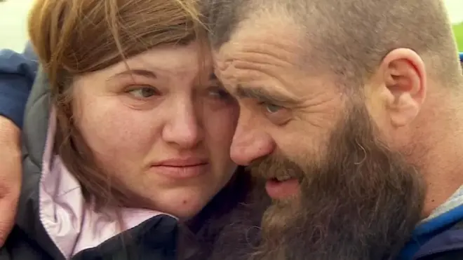 تيتيانا عادت إلى بيتها من زيارة لزوجها دميترو في عيادة للعلاج النفسي قبل أن يعود مجددا إلى الجبهة لمواصلة الدفاع عن أوكرانيا