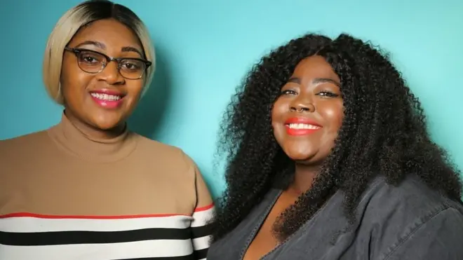 ایبونی ڈگلس (بائیں) اور سٹیفینی یبواہ (دائیں) کا کہنا ہے کہ دبلے پتلے شخص کے ساتھ رہنے پر انھیں عجیب نظر سے دیکھا جاتا ہے