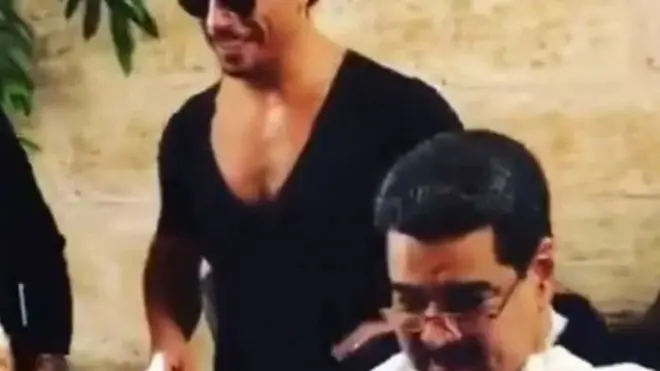 Знаменитий кухар Гьокче опублікував фотографії президента Мадуро у своєму ресторані у Стамбулі