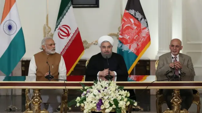 افغان ولسمشر له ایراني سیال او د هند لومړي وزیر سره د چابهار بندر پروژه لاسلیکوي.