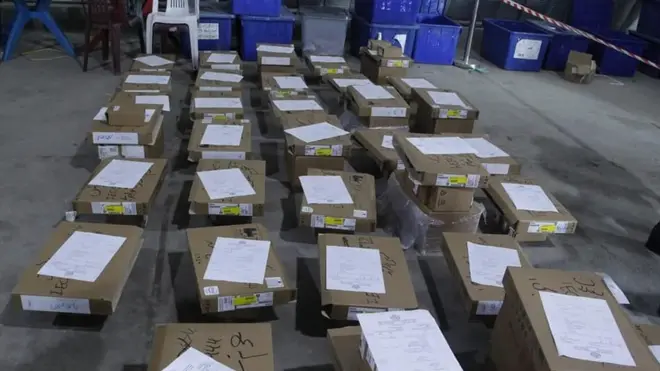 ټاکنیز مواد