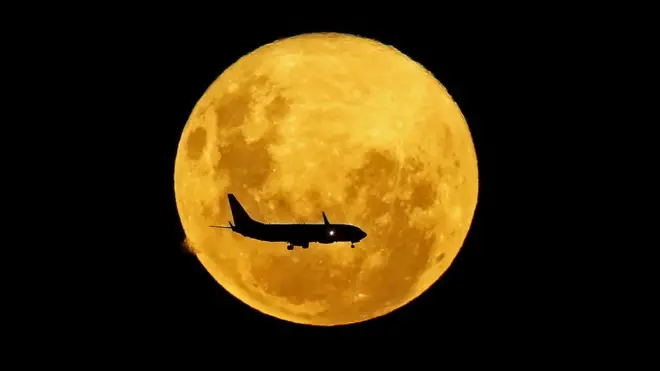 Bulan purnama tanggal 9 Maret terlihat dari Curitba, Brasil.