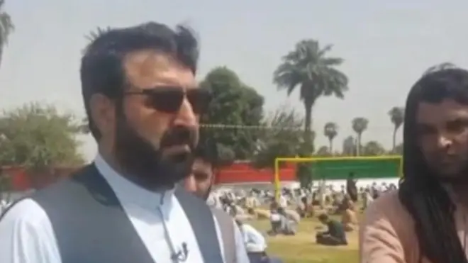 د ننګرهار والي حیات الله حیات د شنبې په ورځ خبریالانو ته وویل، دوی جلال اباد کې د پاکستان د کونسلګرۍ له کارونو خوښ نه دي