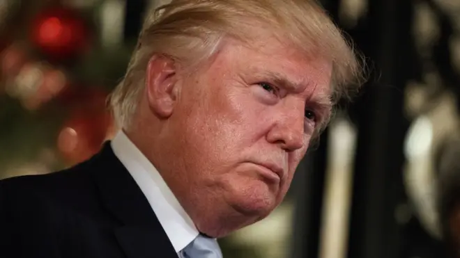 يتعرض ترامب لانتقادات بسبب تقاربه مع روسيا