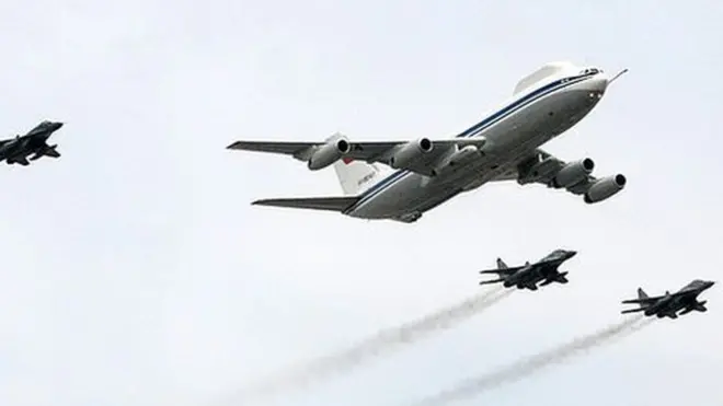 Впервые Ил-80 показали публике 9 мая 2010 года - самолёт принял участие в воздушном параде над Красной площадью