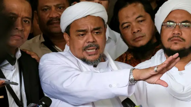 Rizieq Shihab memasuki Arab Saudi menggunakan visa umrah yang masa berlakunya akan rampung dalam beberapa hari mendatang.