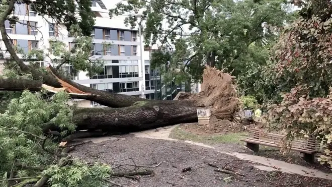 Superćelijska oluja protutnjila Hrvatskom i Srbijom