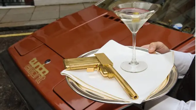 Золотое оружие используется не только в кино, но и в жизни