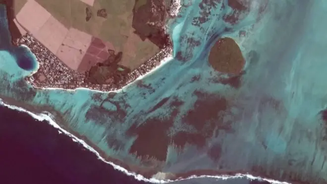 Нефтяное пятно возле острова Маврикий