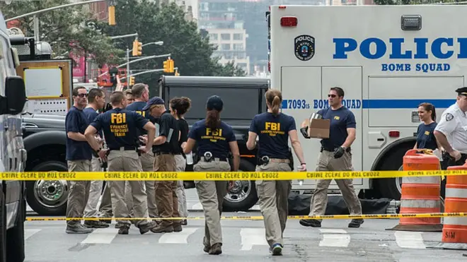 เจ้าหน้าที่เอฟบีไอเข้าตรวจสอบที่เกิดเหตุหลังเกิดระเบิดในย่านเชลซีของนครนิวยอร์ก เมื่อเดือน ก.ย. 2016