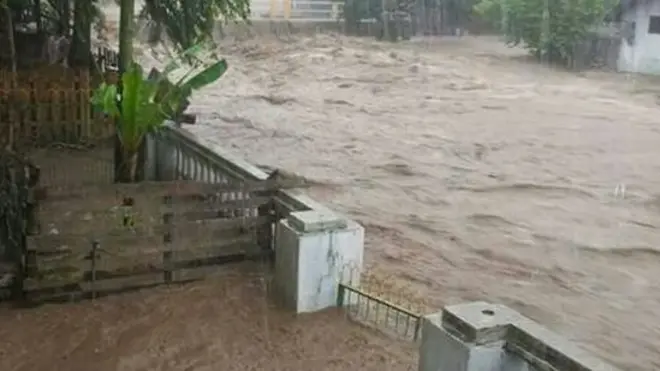 Banjir hari Rabu yang melanda Bima, Sumbawa, NTB.