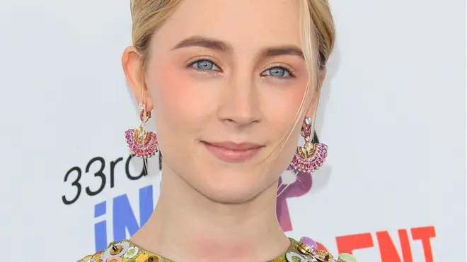 Saorise Ronan don dey collect praise for di film wey fit win her best actress - Lady Bird.