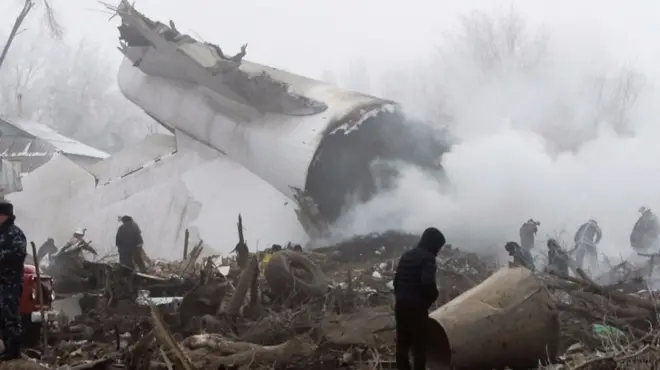 За попередніми даними, 32 людей загинули через авіакатастрофу.