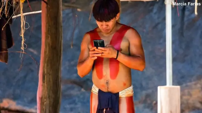 Деревня в Амазонии подключилась к соцсетям