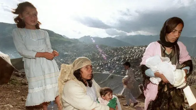 1991年伊拉克库尔德自由斗士与政府军交战，约150万库尔德难民逃到伊朗和土耳其。图为伊拉克库尔德难民在土耳其东南部扎营