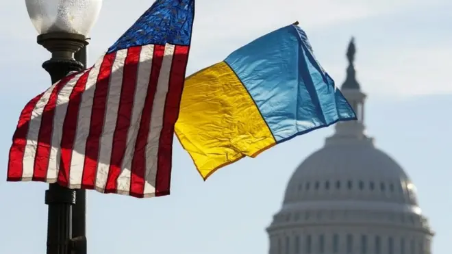 Прапори США та України