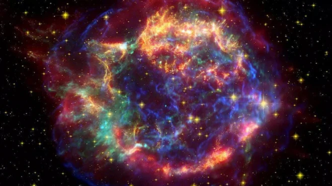 ซากที่หลงเหลืออยู่ของซูเปอร์โนวา "แคสสิโอเปีย เอ" (Cas A ) แผ่รังสีคอสมิกที่มีความเร็วสูงสุดในจักรวาล ประกอบไปด้วยอนุภาคที่มีพลังงานสูงกว่าแสงหลายพันล้านเท่า