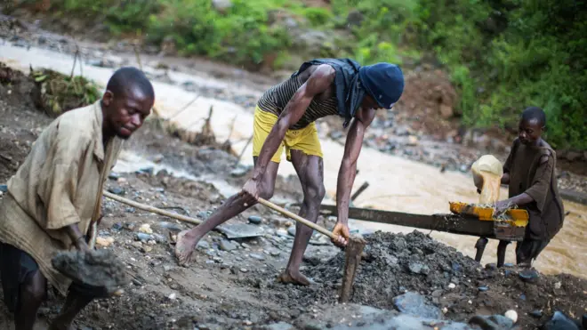DR Congo natural resources don dey cause fight-fight for di country