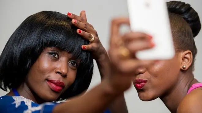 ወደ ድብቁ የዋትስአፕ መንደር ስንዘልቅ