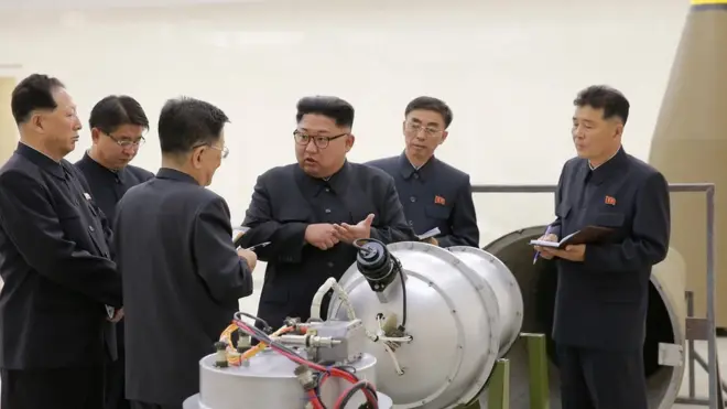 Kim Jong-Un dey sample missile.