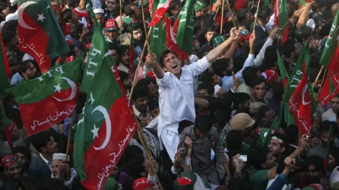 تحریک انصاف کا یوتھ کنونشن ایک ہال میں ہونے والا تھا۔