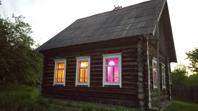 Дмитрий Пухлов, г. Минск, Белоруссия: "Раннее утро в июне начиналось с игры цвета внутри дома"