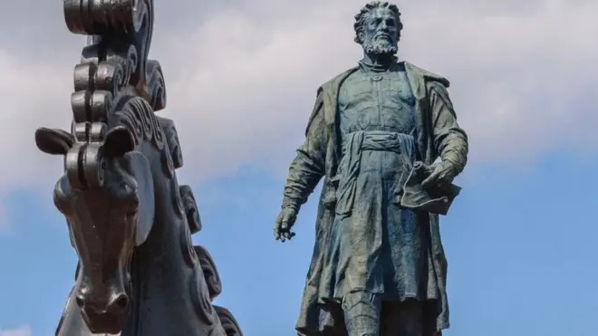 अफनासी निकितिन के स्मारक की तस्वीर