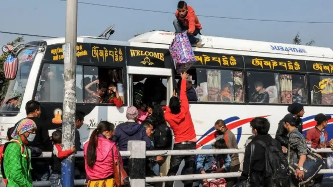 यातायात सञ्चालन खुलेपनि भिडभाड नगर्न तथा सावधानी अपनाउन भनिएको छ