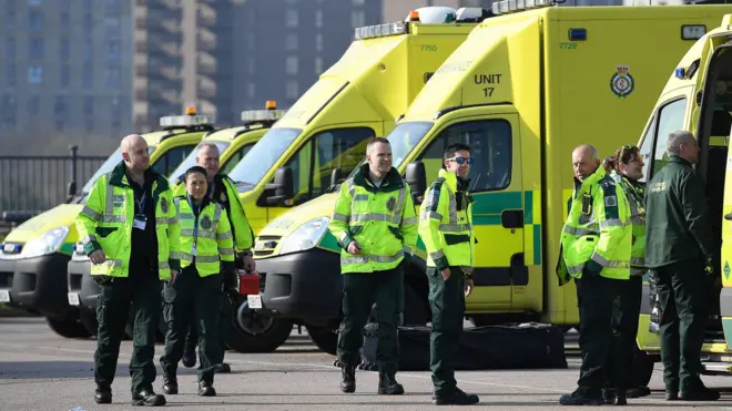 رجال الاسعاف في بريطانيا