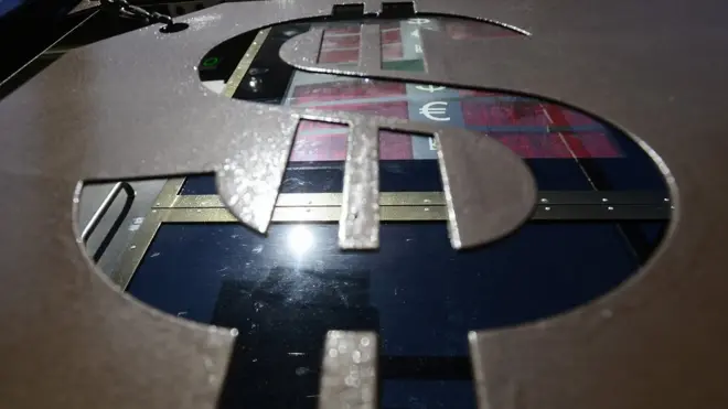 Распродажи гособлигаций США Россией обычно вызывают хвалебные отзывы со стороны консервативных комментаров, которые считают, что таким образом Россия избавляется от "гегемонии доллара"