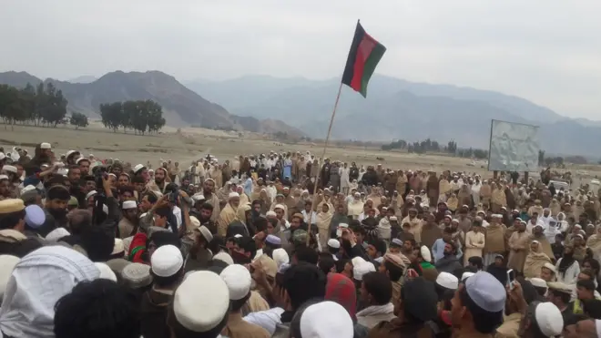 د افغانستان پر خاوره د پاکستان د پوځ له خوا د راکټونو توغولو د ولسي وګړو قهر پارولی.