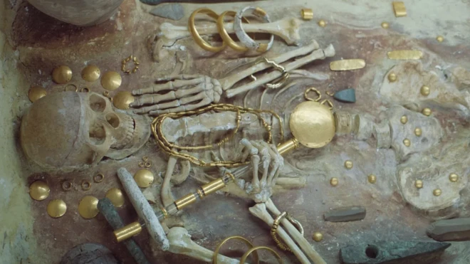 kuburan dengan harta