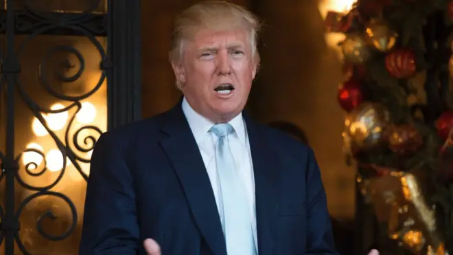 Ông Trump nói ông không giễu cợt người phóng viên tàn tật