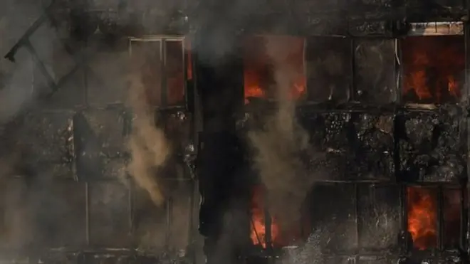 นางแววตา และครอบครัวอาศัยอยู่บนชั้นที่ 10 ของอาคารแห่งนี้