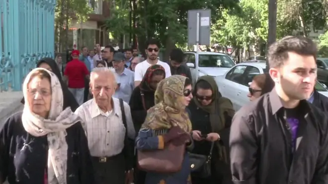 الايرانيون يصوتون بأعداد كبيرة اليوم الجمعة في الانتخابات الرئاسية