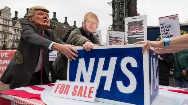 "NHS на продажу". Оппоненты Бориса Джонсона усиленно эксплуатируют тему "продажи британского здравоохранения Трампу".